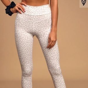 NWT Lulus Wild Ideas Taupe Leopard Print Leggings small